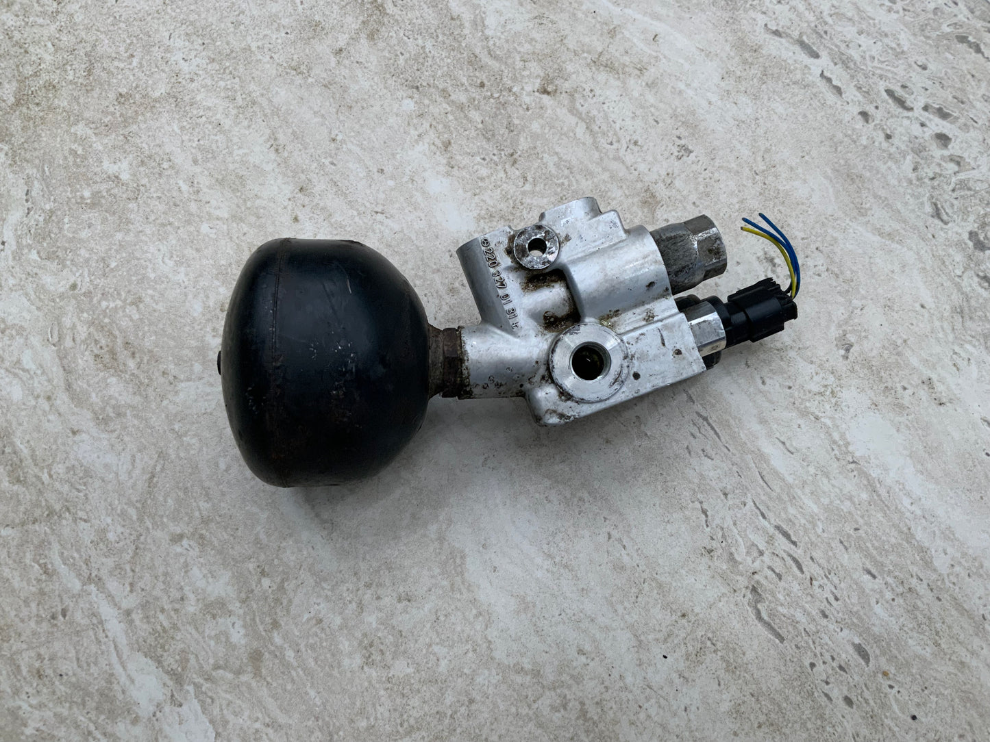 OEM Mercedes ABC hydraulic suspension pressure relief valve A2203270131 #226-1