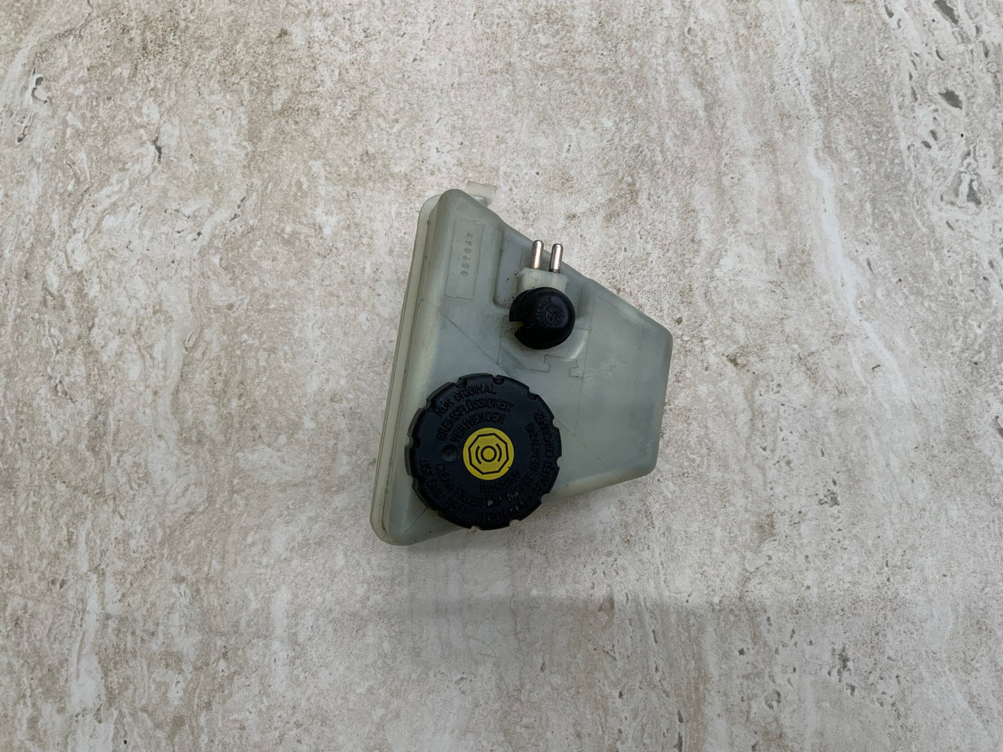 OEM Used Mercedes W140/C140 Break fluid reservoir A2024300002 #250-1